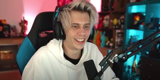 Pagare meno tasse: il caso Rubius